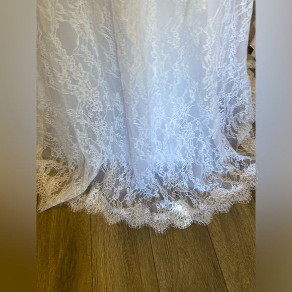 NWT Merry’s Wedding Dress - Picture 7 of 15